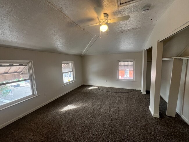 Photo - Spacious 3-Bed Apartment - Off-Street Park... Unit 5