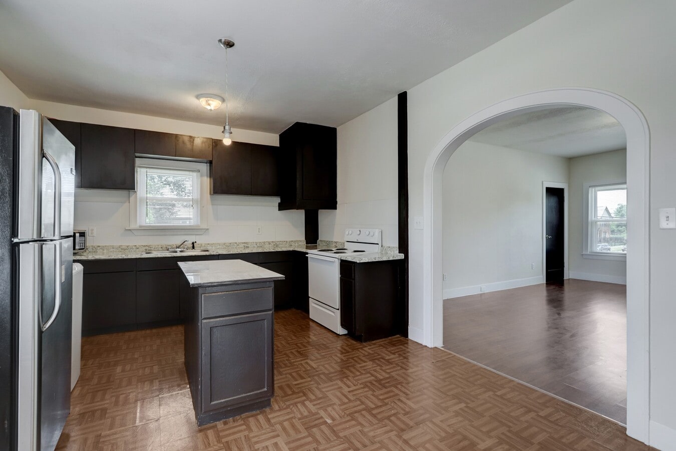 Photo - 3002 Isabella St