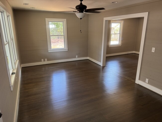 Building Photo - 653 E Main St Rental
