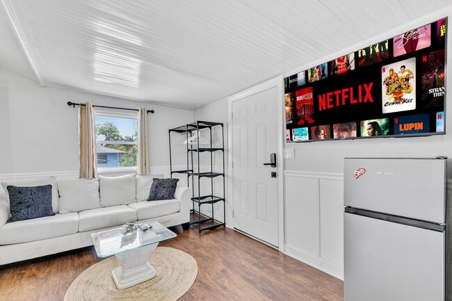 Photo - 8136 Albatross Rd