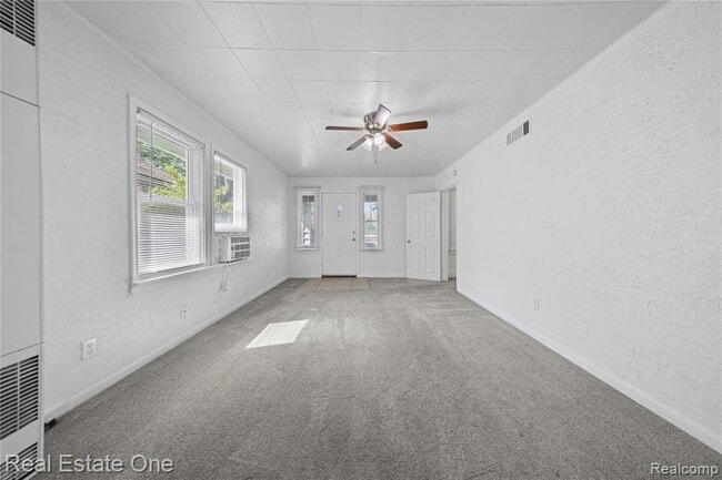 Photo - 842 E 10 Mile Rd