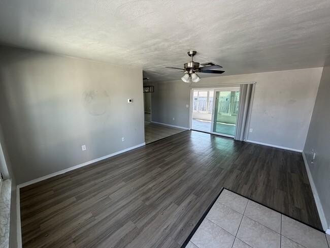 Photo - 7520 Hawthorn Dr