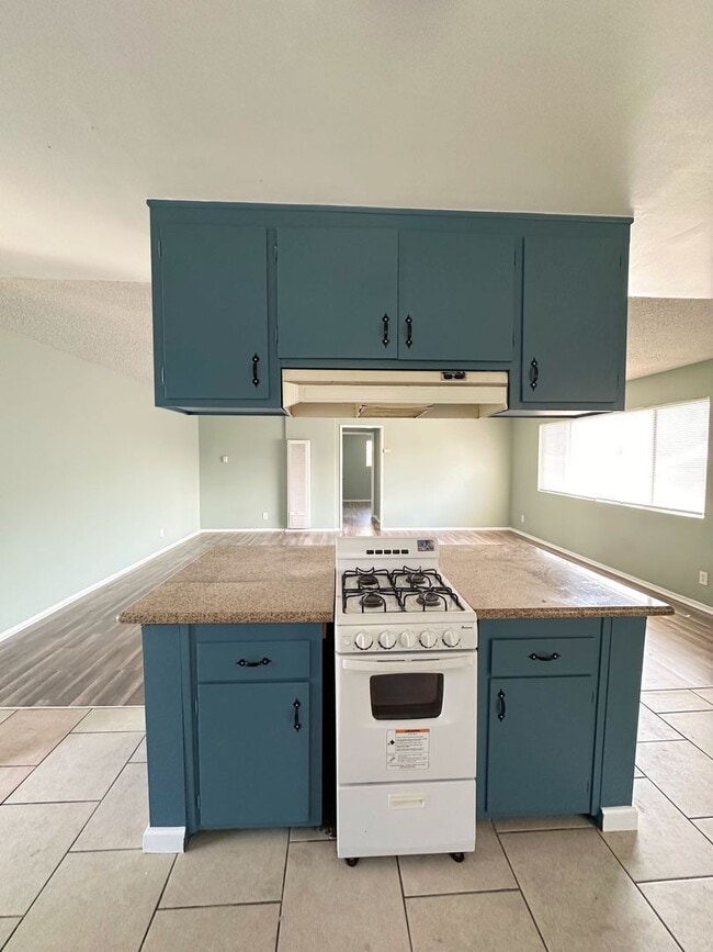 1746 E 10th St Unit 7