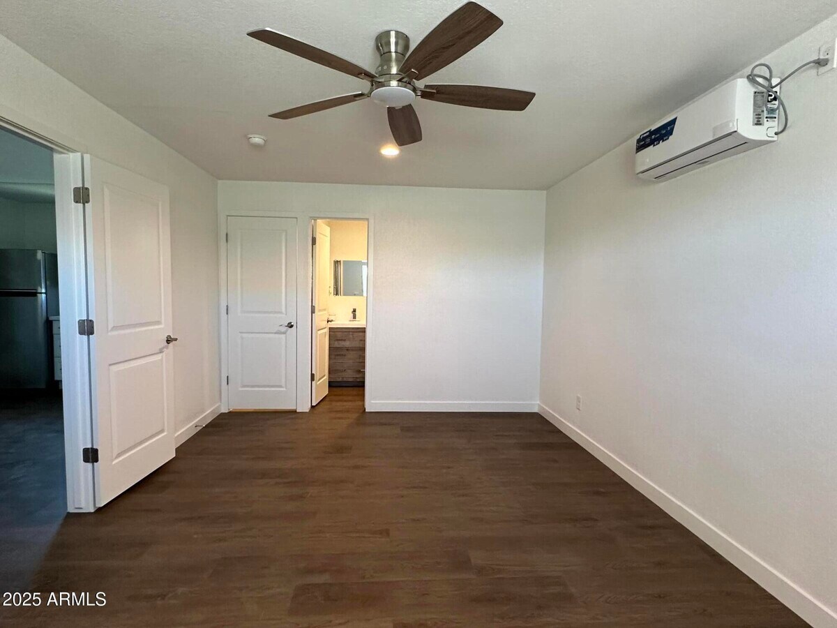 Photo - 1919 W Ashland Ave Unidad B