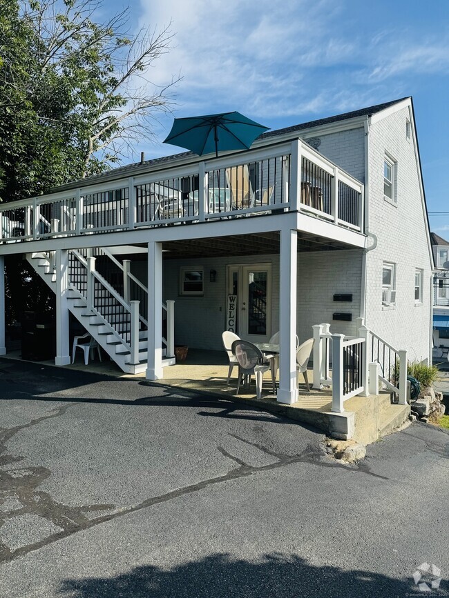 Building Photo - 249 Pequot Ave Rental