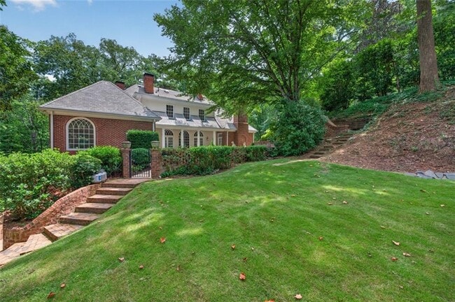 Photo - 140 Valley Rd NW
