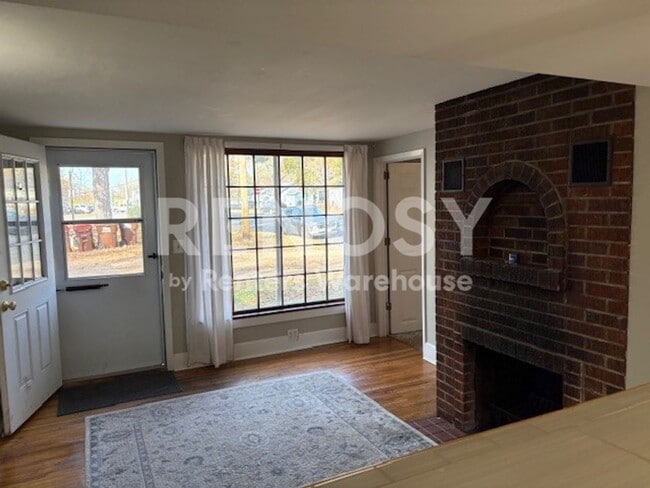 Photo - 305 1st Ave S