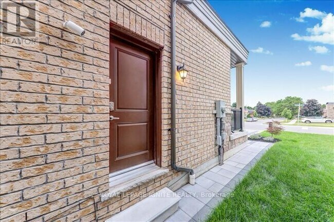 Photo - 103 Bremner St