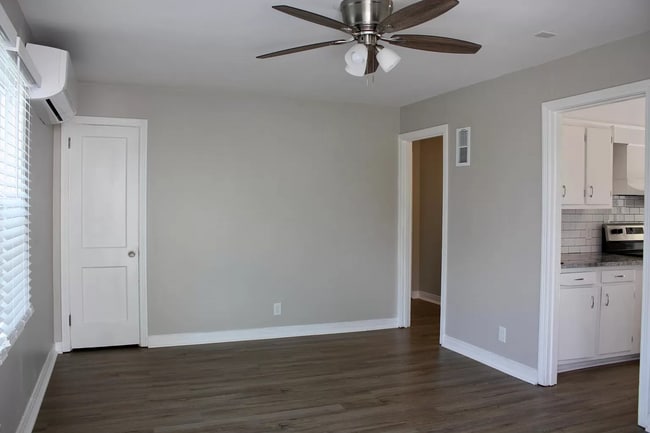 Photo - 1017 Crestline Rd NW