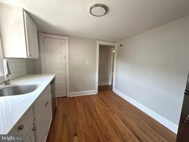 Photo - 709 W 19th St Unidad 3