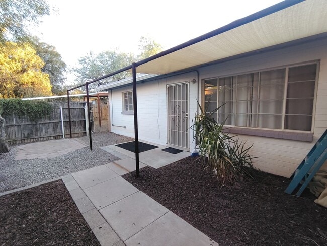 Building Photo - 3302-3308 E Glenn St Unit 3308