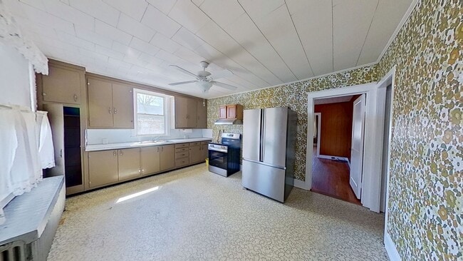 Photo - 2 Bedroom Duplex with Basement and Storage