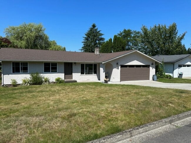 Building Photo - Updated Redmond Rambler For Rent!