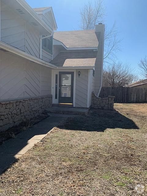 Building Photo - "Spacious 3-Bed Condo Oasis with 2.5 Baths...