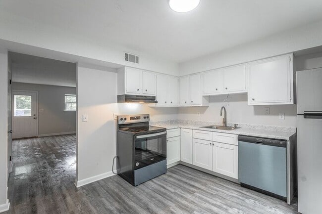 Building Photo - 2404 Briggs Ave