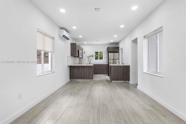 Photo - 623 NE 61st St Unit 5