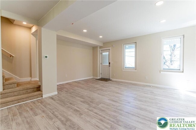 Photo - 1156 William St