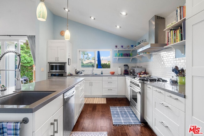 Photo - 2464 Glyndon Ave