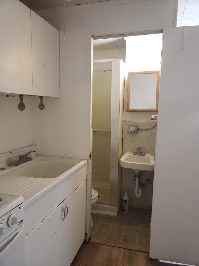 Photo - 1128 Hess Ave Unit $