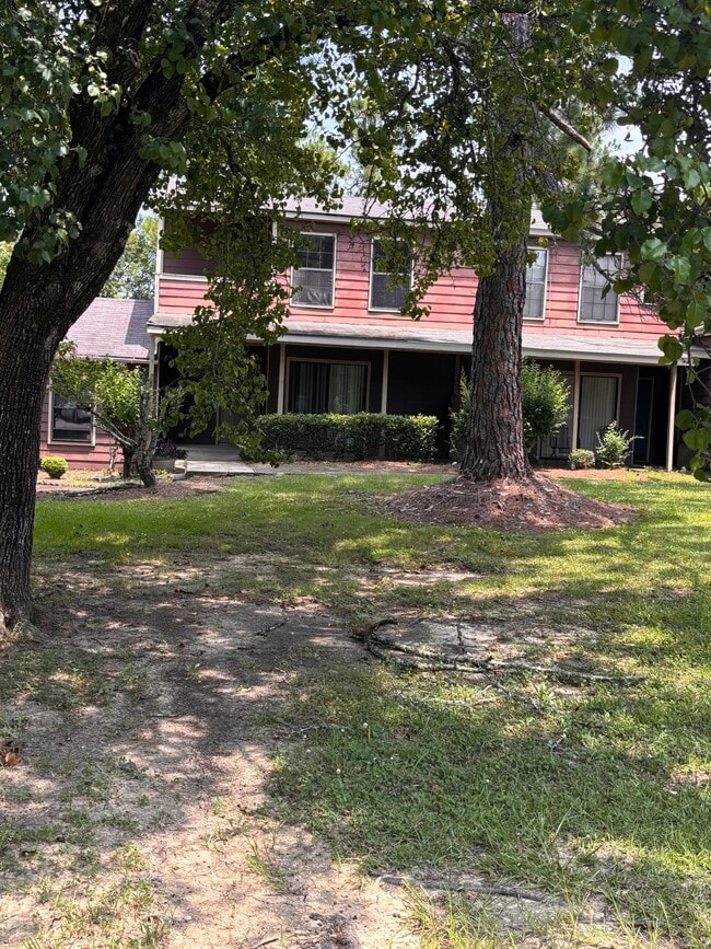 Photo - 1611 E Trinity Blvd House