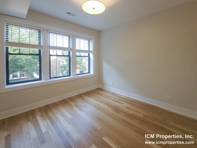 Photo - 3356 N Sheffield Ave Unit 3358-3 FP