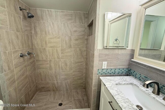 Photo - 544 Biscayne Dr