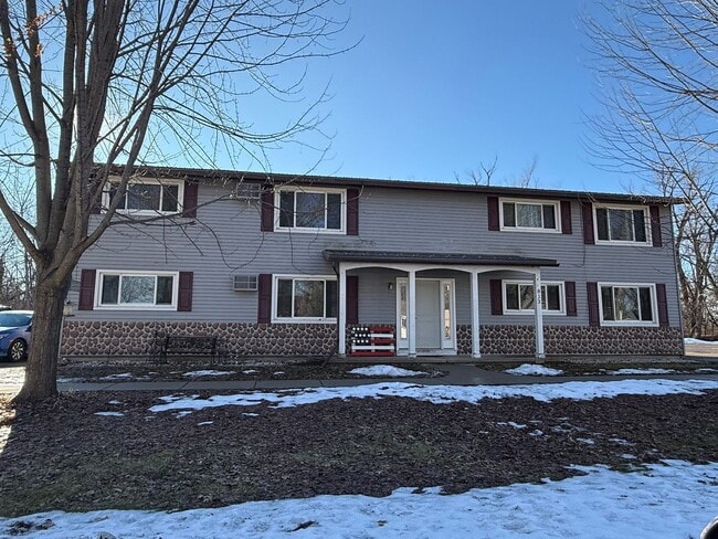Building Photo - 815 Elm St Unit 2