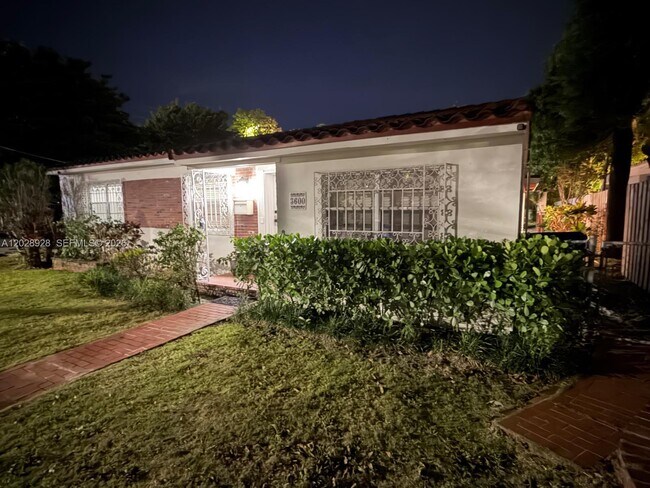 Photo - 3600 SW 26th St