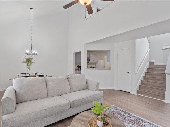 Photo - 5303 Edenbourgh Ln