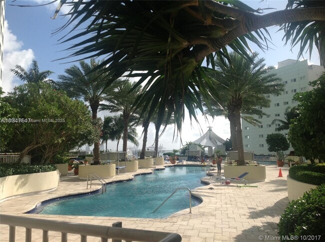 Photo - 253 NE 2nd St Unidad 3306