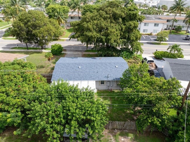 Building Photo - 1640 NE 33rd St