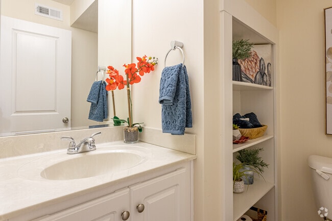 2BR, 2.5BA - 1,300 SF - Bathroom