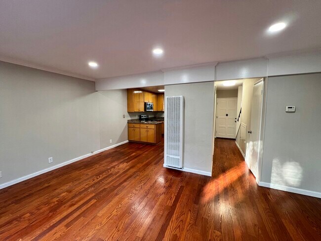 Photo - 2047 Montecito Ave