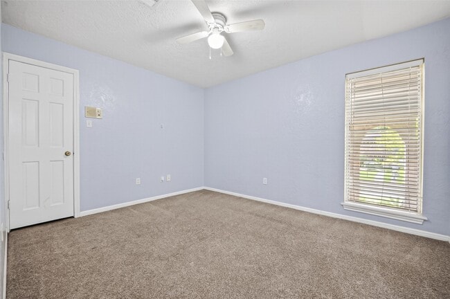 Photo - 8103 Oak Moss Dr