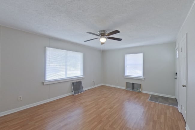 Photo - 671-673-673 S Wheatland Ave Unit 671 S Wheatland