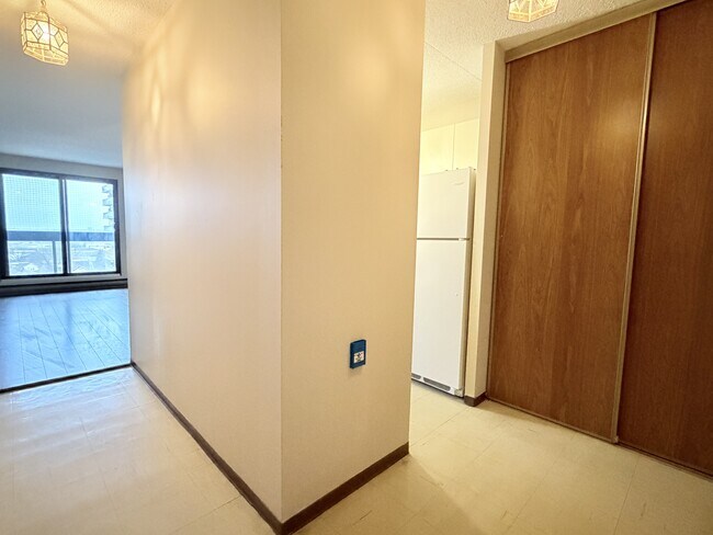 Photo - 1653 Ouellette Ave Unit 905