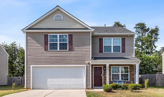 Photo - 4 Bedroom 3 Bath Pet Friendly Rental!