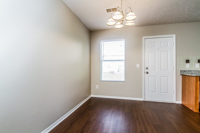 Photo - 2109 Carlton Ln