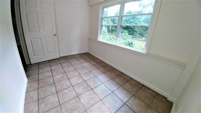 Cuarto de barro (entrada) - 196 Village Hill Rd Unidad R