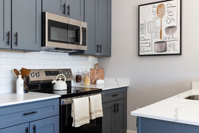 Building Photo - The Residence at 1555 Elm