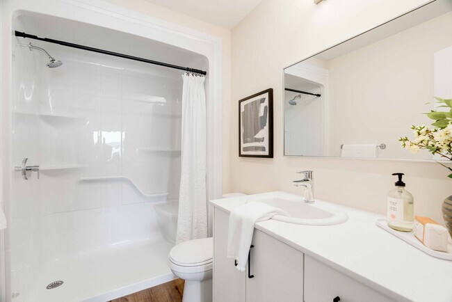 Photo - Amazing Corner 2 bed 2 bath. Lots of natural light! Unité 207