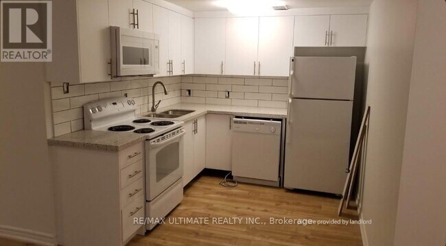 Photo - 3208 Dundas St W