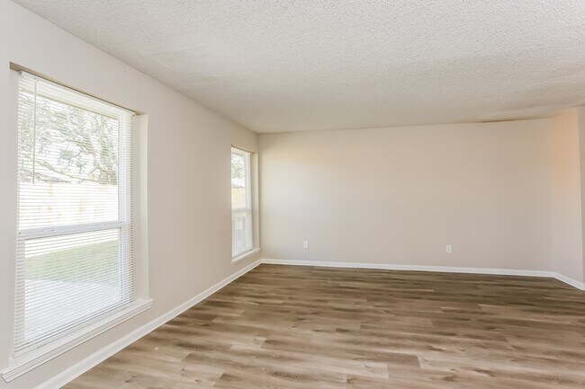 Photo - 1434 New Tree Ln