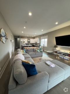 Building Photo - 4042 N Pulaski Rd Unit 3W Rental