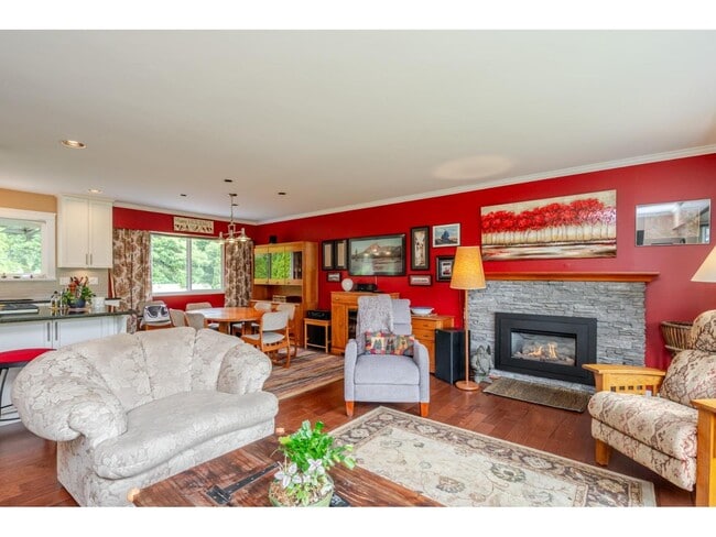 Photo - 9756 Crown Crescent