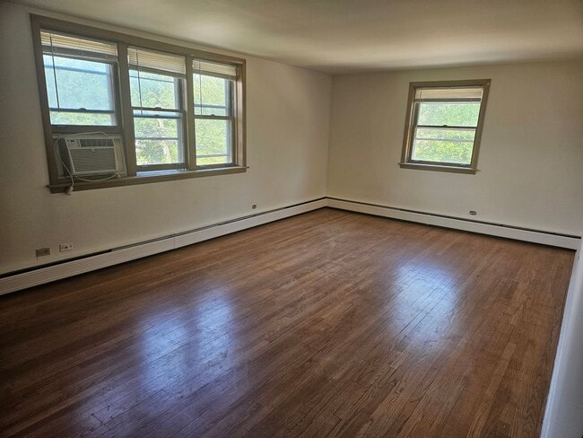 Photo - Charming Two Bedroom / 1.5 Bath Unit 2727-2N