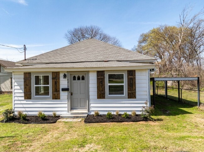 Building Photo - Freshly Updated 3 Bedroom House