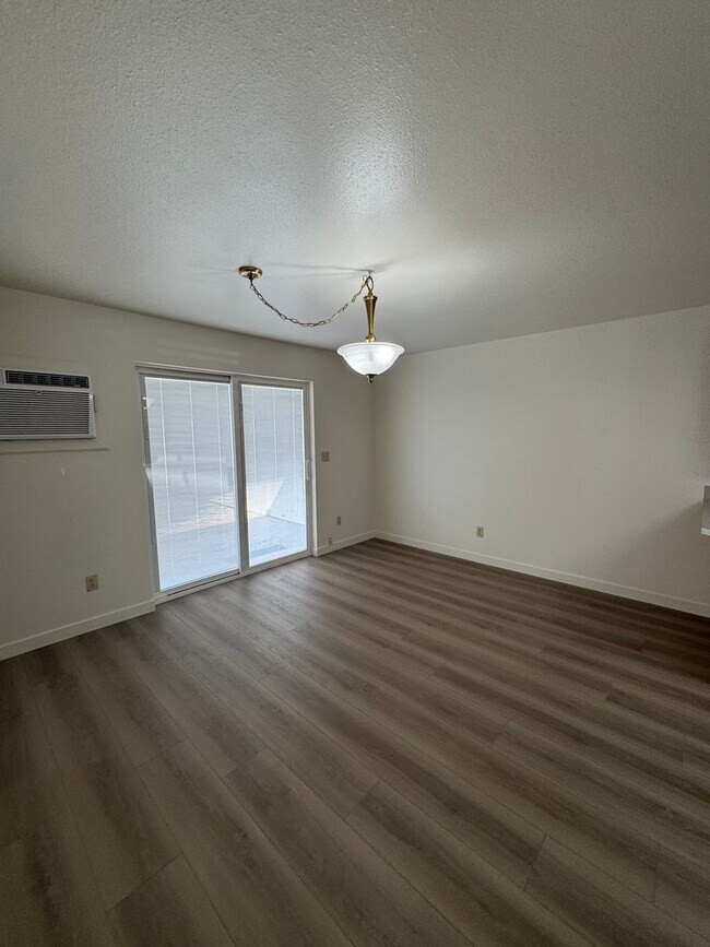 1018 Holbrook Ct