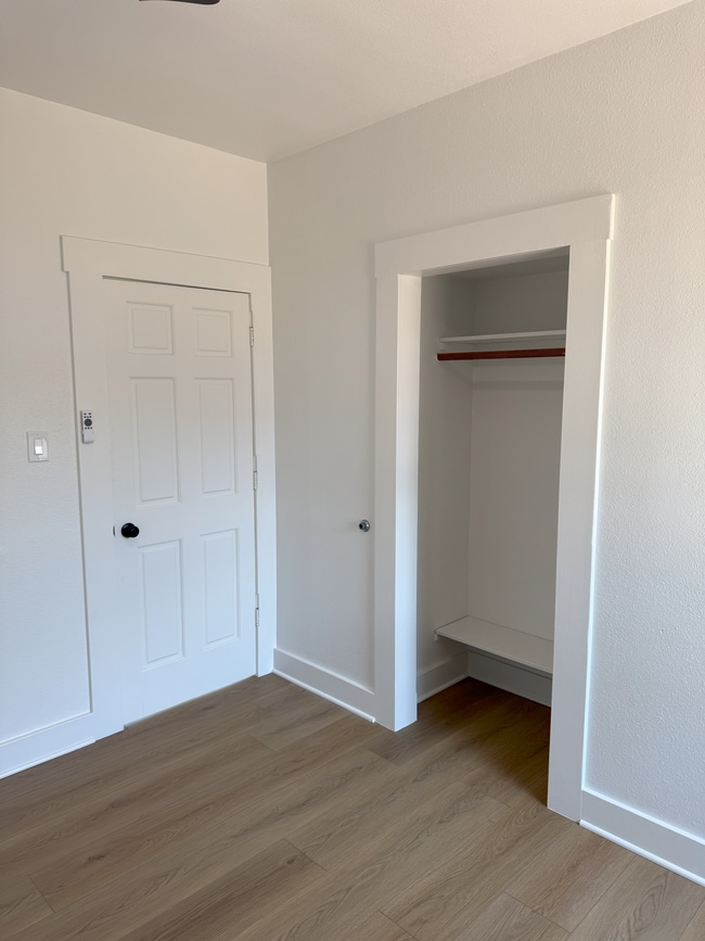 Photo - 1033 E 16th St