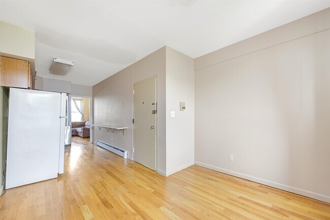 Photo - 523 Adams St Unidad 5